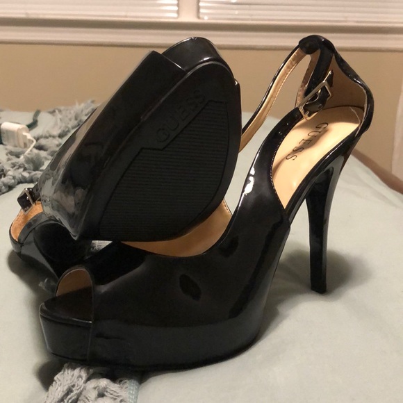 Black platform Guess heels - Picture 2 of 2